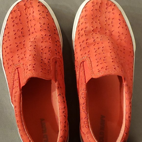 Slip on sneaker  Color HOT Tamale  Size 2  Old Navy - Picture 1 of 5